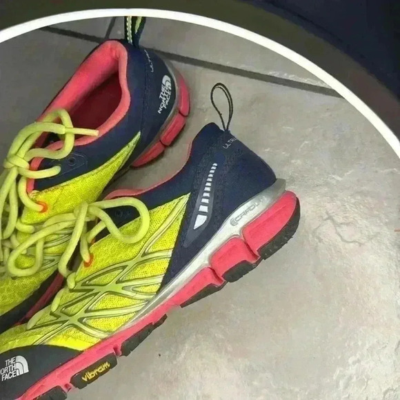 North Face women’s vibrant sole shoes size 6.6 - Picture 3 of 9